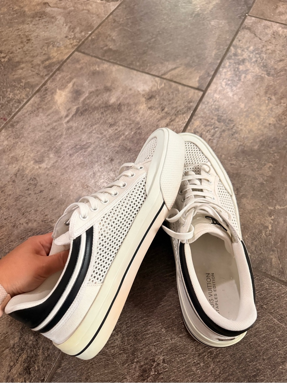 Men’s White Louis Vuitton Sneakers 9.5 - Picture 7 of 11